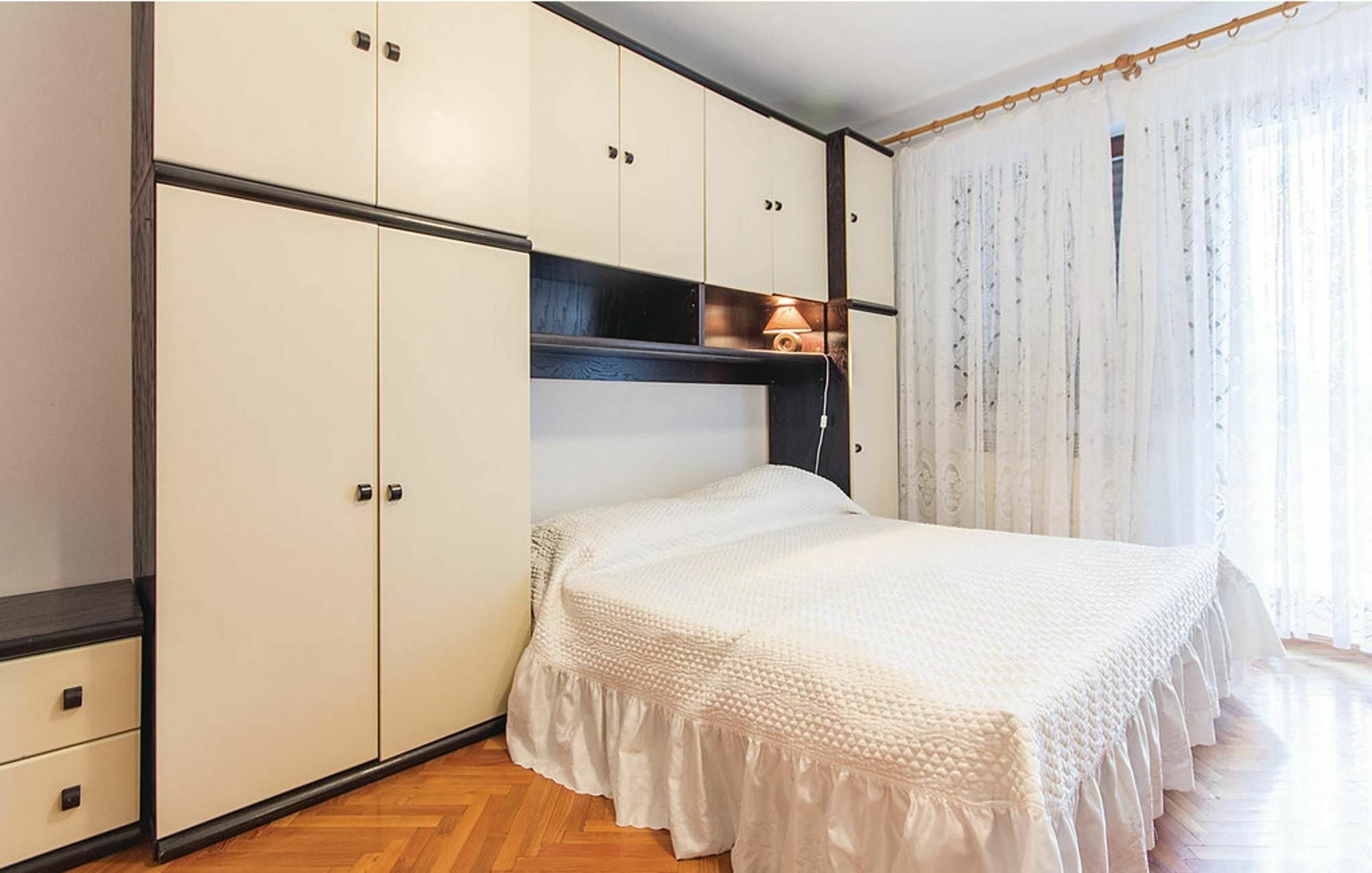 Apartment With 2 Bedrooms In Fazana, With Furnished Terrace And Wifi *
